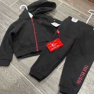 Baby boys 2 piece True Religion sweat set, size 24 months. Black and red.